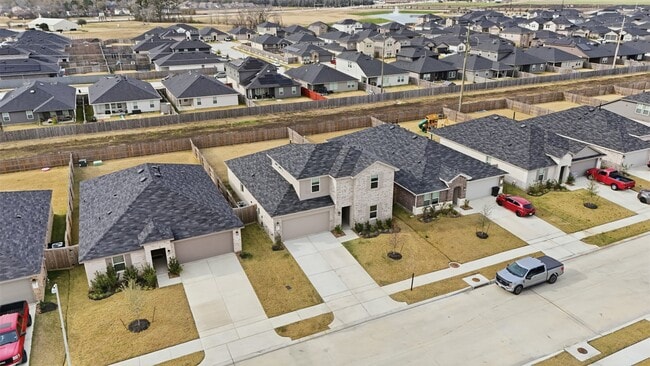 Building Photo - 17719 Winfall Dr