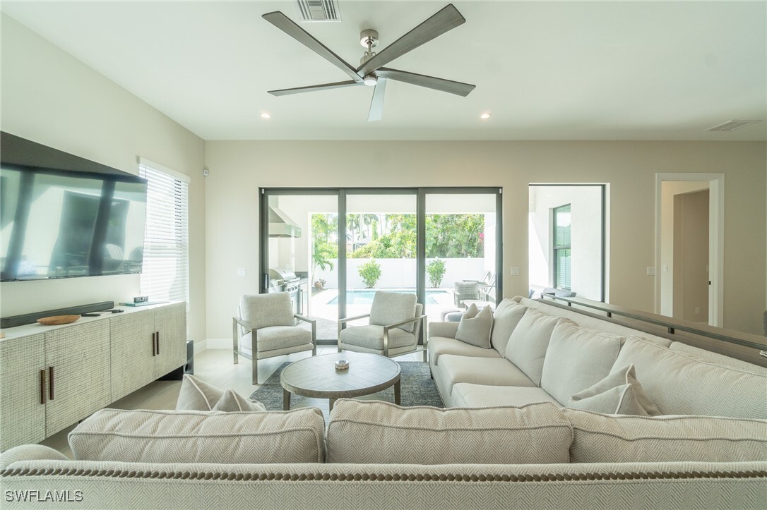 Foto principal - 822 105th Ave N