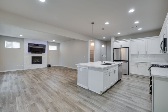 Foto del edificio - 5 Bed PLUS Bonus Space with hot tub in Mar...