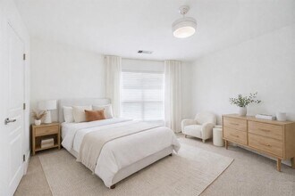 Building Photo - 711 W 32nd St