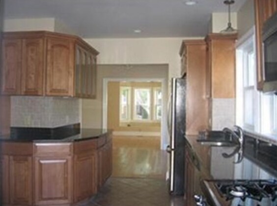 Foto del edificio - 219 Forest St