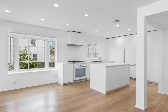 Building Photo - 11913 Laurelwood Dr