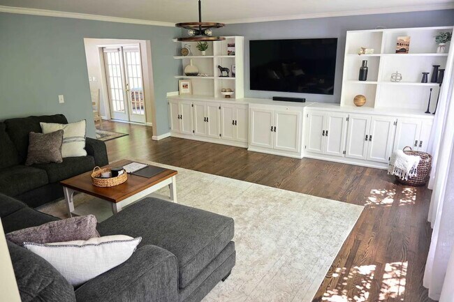 Foto del edificio - 180 Ruggles Rd