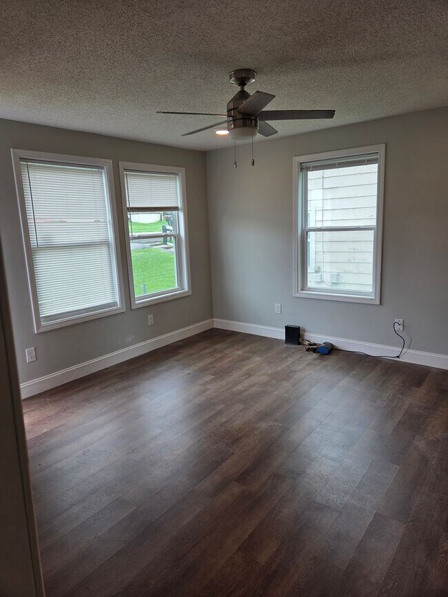 Foto del edificio - 1744 Granby Rd