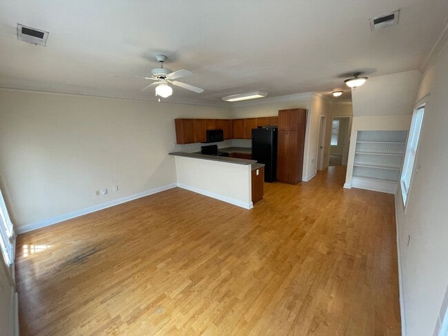 Building Photo - THE RETREAT NORTH! PRE-LEASING FOR AUGUST 2026!