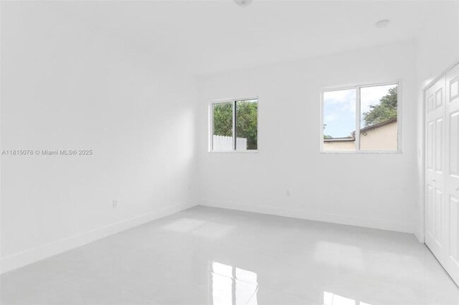 Foto del edificio - 4 bedroom in Hallandale FL 33009