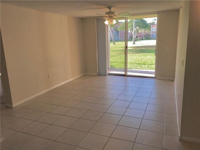 Building Photo - 7864 Sonoma Springs Cir