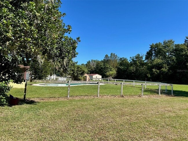 Foto del edificio - 1567 Brooks Ln