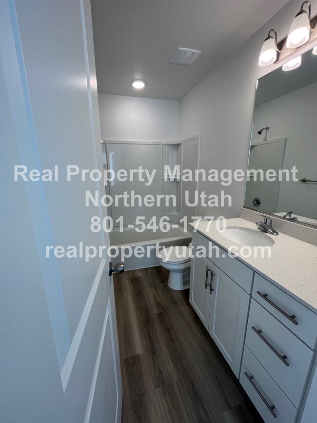 Building Photo - 3084 N 1600 E