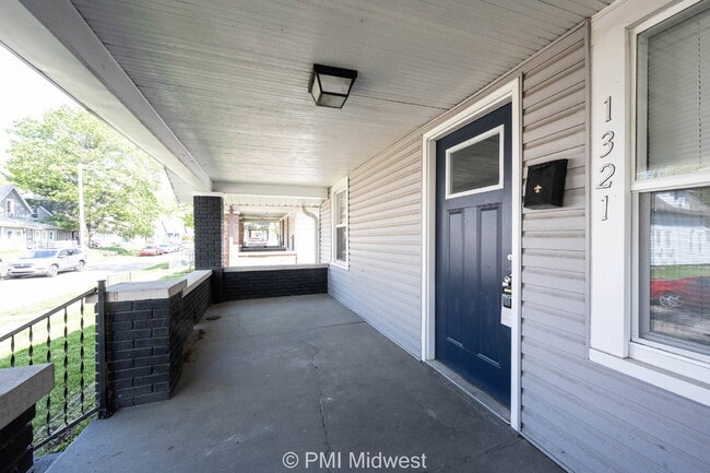 Photo - Coming Soon – West Side Convenience, Indy Access Apartment