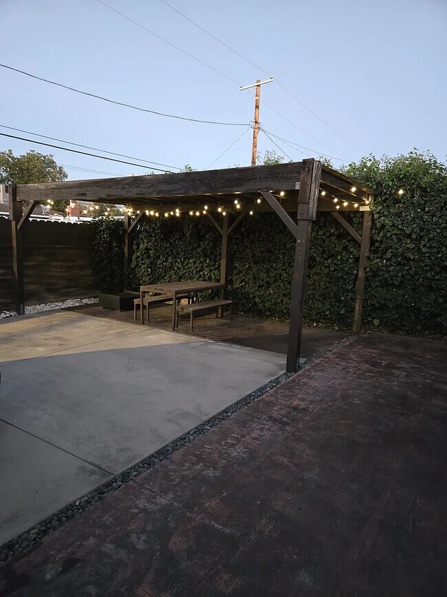 Building Photo - 16043 San Fernando Mission Blvd