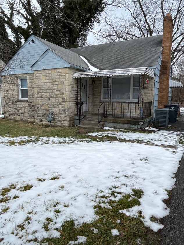 Foto principal - 3 Bed 1 Bath Single Family Whitehall (Show...