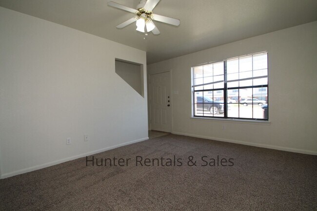 Foto del edificio - Spacious Two-Bedroom!