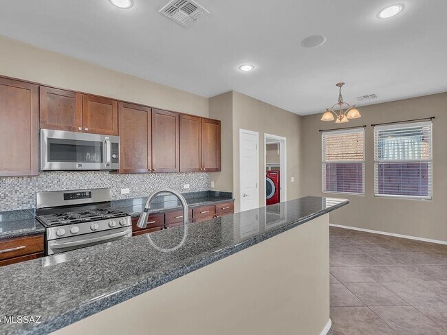 Foto del edificio - 12156 N Quail Feather Blvd