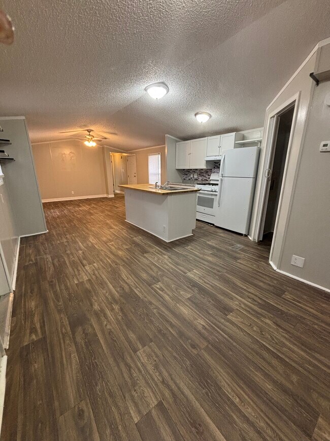 Foto del edificio - 8937 Briarwood Ave