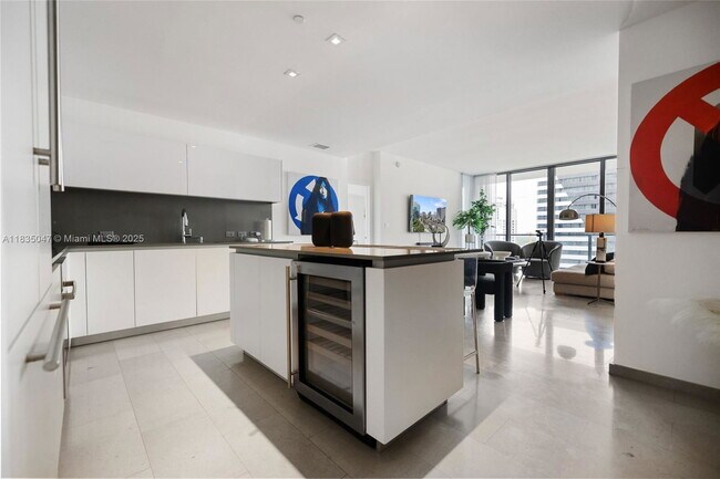Foto del edificio - 88 SW 7th St
