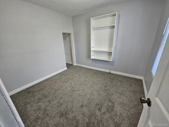 Foto del edificio - 6828 Meadow Ave