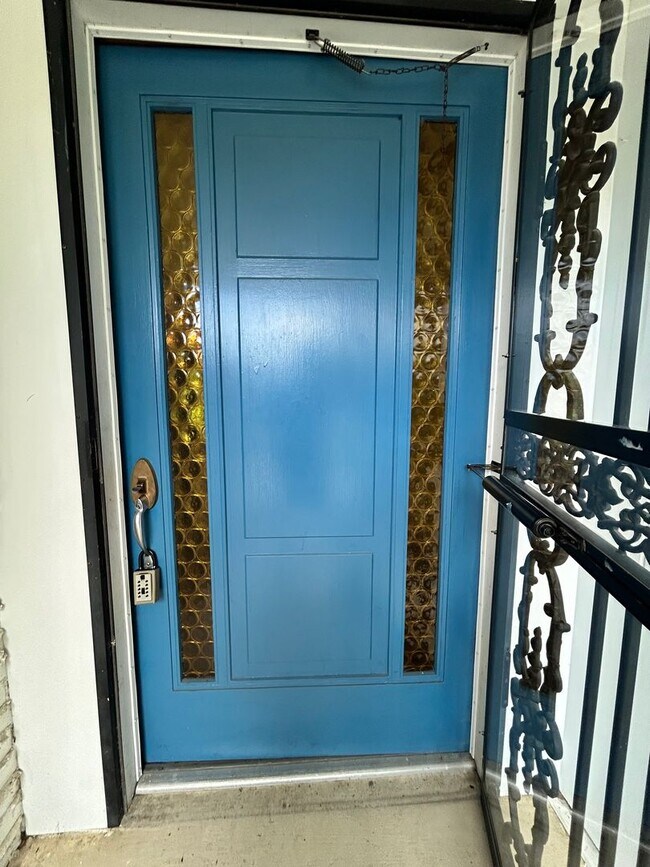 Foto del edificio - Spacious Three Bedroom Home Available Now!