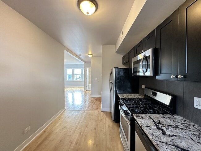 Building Photo - 2402 W Bryn Mawr Ave