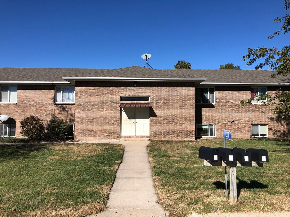 Front Exterior - 1000 Freeman Ln