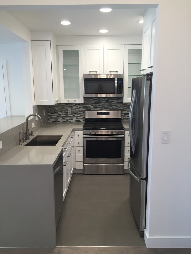 Building Photo - 23621 Del Monte Dr