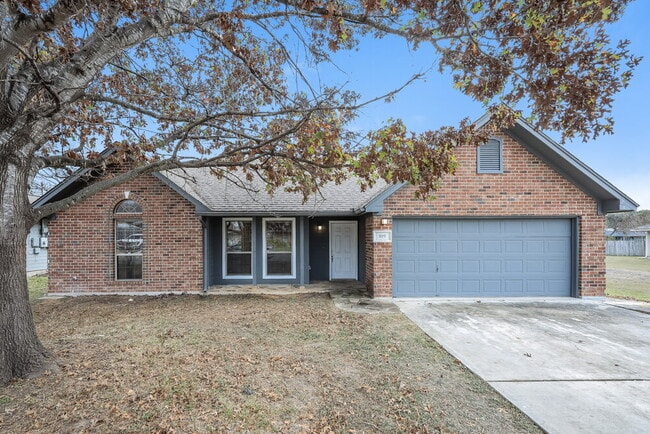 Building Photo - 819 Hueco Dr