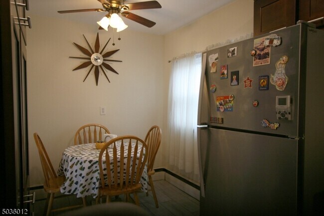 Foto del edificio - 468 Broughton Ave