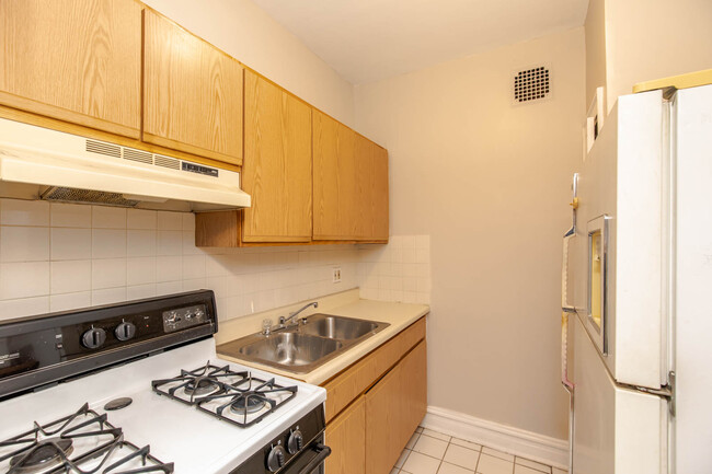Building Photo - 2209 S 61st Ct