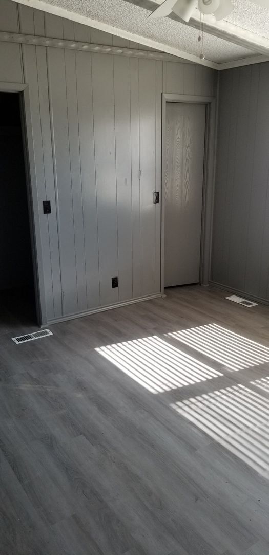 Building Photo - LARGE UPDATED MOBILE HOME  W A SHOP