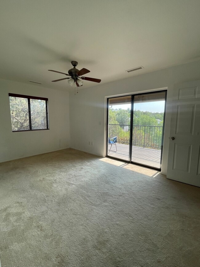 Building Photo - 1001 E Goodwin St