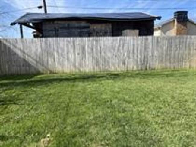 Building Photo - Lovely 4 Bedroom 3 Bath home in Hurricane WV