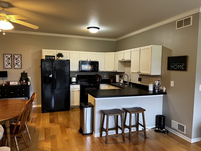 Building Photo - 6924 S Rolling Meadows Ct