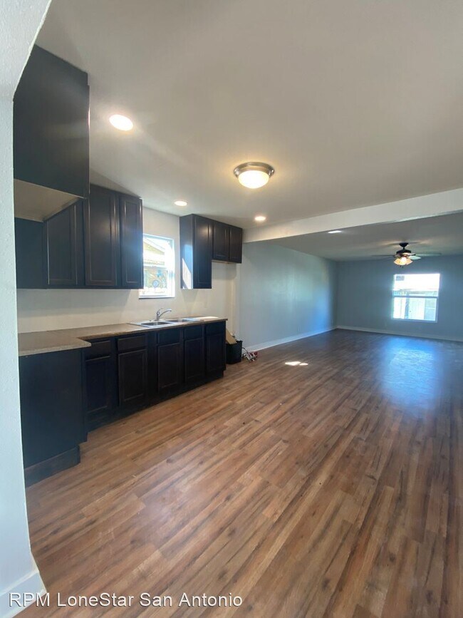 Foto del edificio - 3 br, 2 bath House - 2703 Menchaca St, Unit A