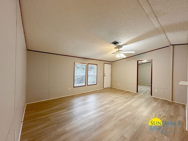 Building Photo - Newly Updated 3 Bedroom Home in Fort Walto...