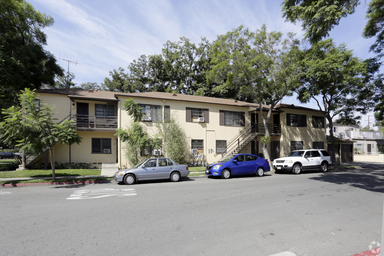 Building Photo - 425 E Wellington Ave