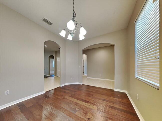 Foto del edificio - 419 Kings Path Dr
