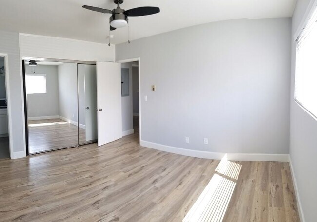 En Suite Bedroom - 321 W El Segundo Blvd