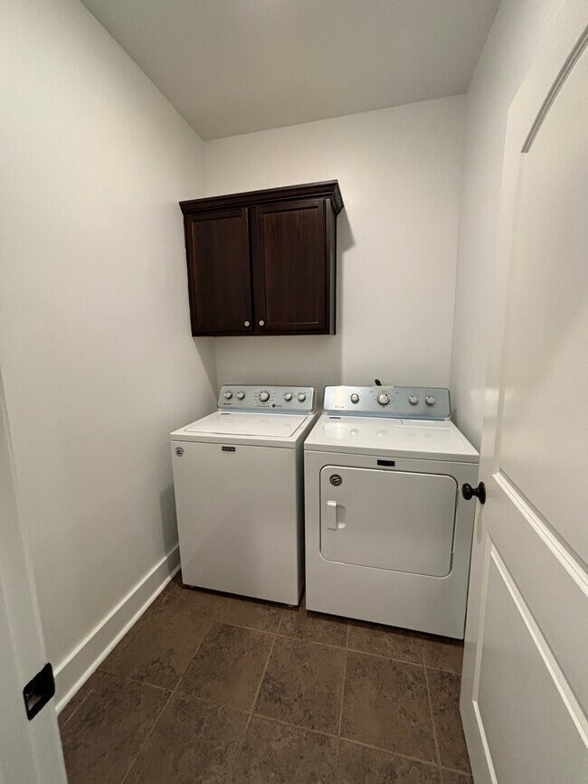 Foto del edificio - 408 Oak Branch Dr