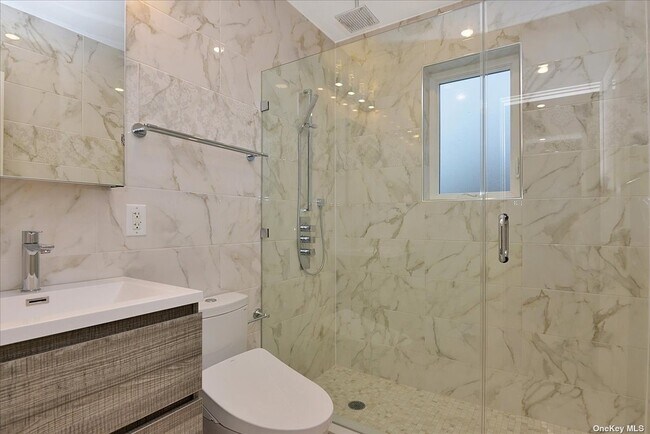 Foto del edificio - 144-24-144-68 68th Dr
