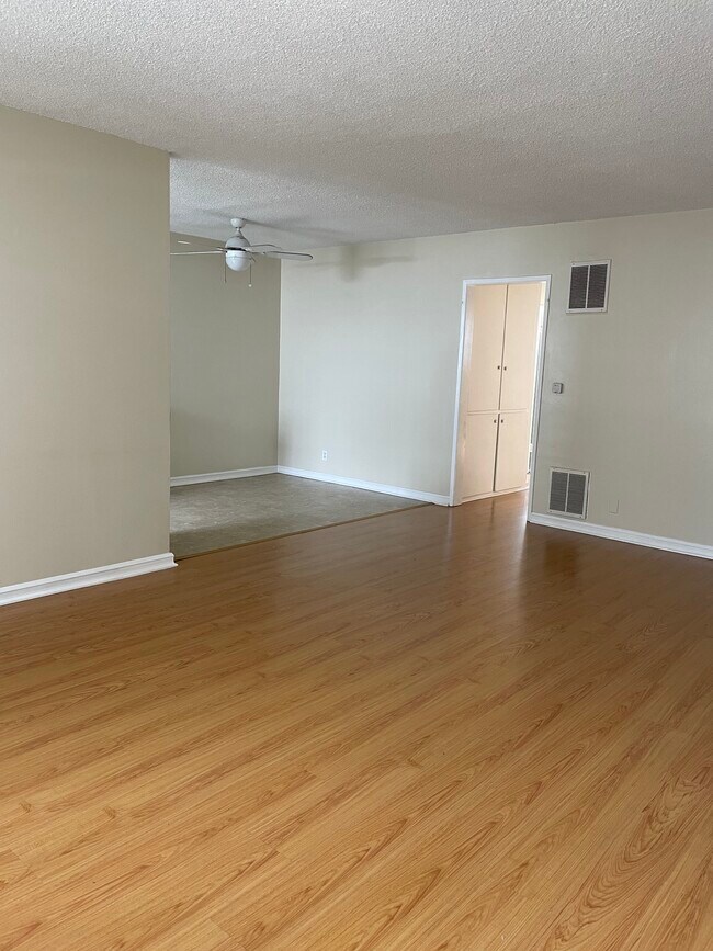 Foto del edificio - 1216 N Formosa Ave