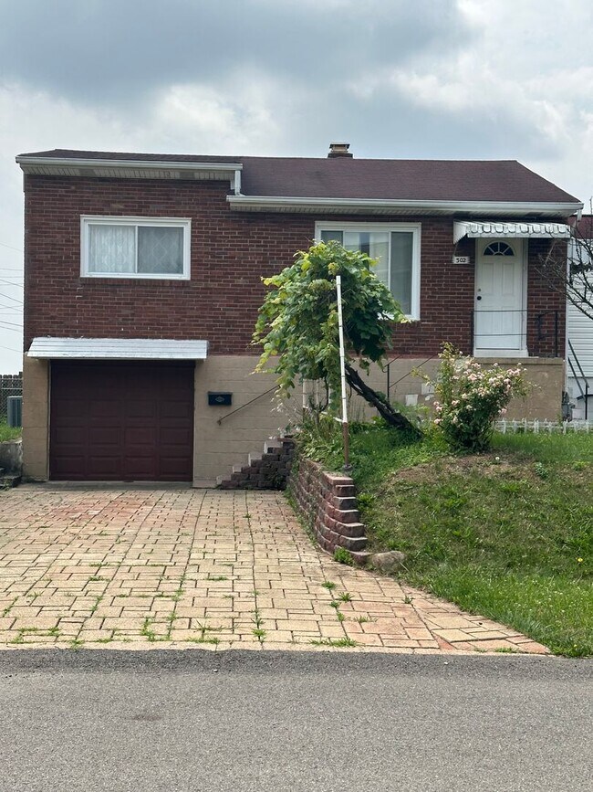 Foto del edificio - Spacious 2 Bedroom 1 bath Home