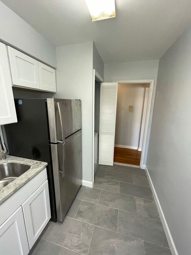 Foto del interior - 56-Village Court Apartments, LLC
