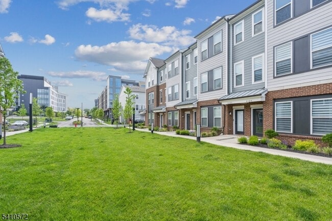 Building Photo - 4 Sadie Cir