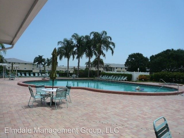 Foto del edificio - 720 Lake Orchid Cir
