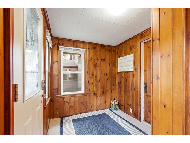Building Photo - 903 11th Ave S