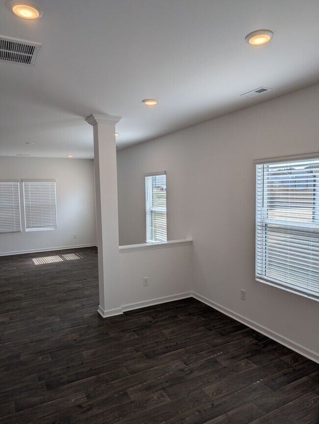 Foto del edificio - NEW CONSTRUCTION 4BD/2.5BTH Home LOCUST NC- AVAILABLE APRIL 2026