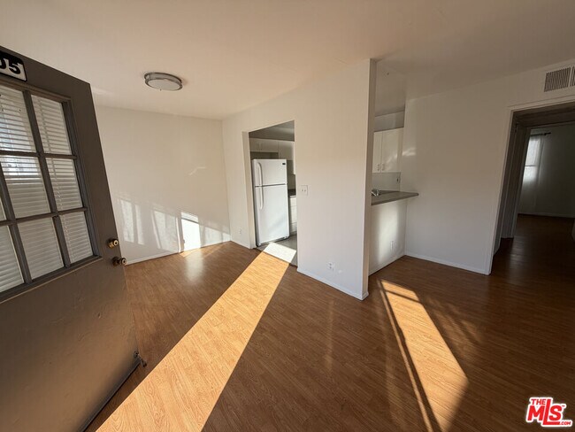 Foto del edificio - 326 S Manhattan Pl