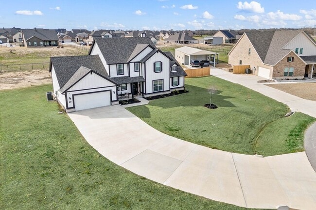 Building Photo - 127 Clearwater Ct