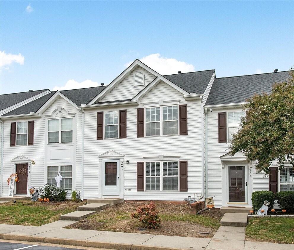 Foto principal - RENOVATED HOME IN WEST END OF HENRICO COUNTY