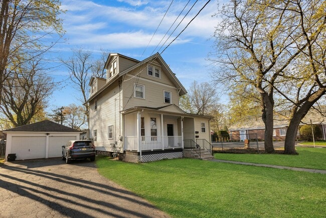 Building Photo - 460 Orchard St